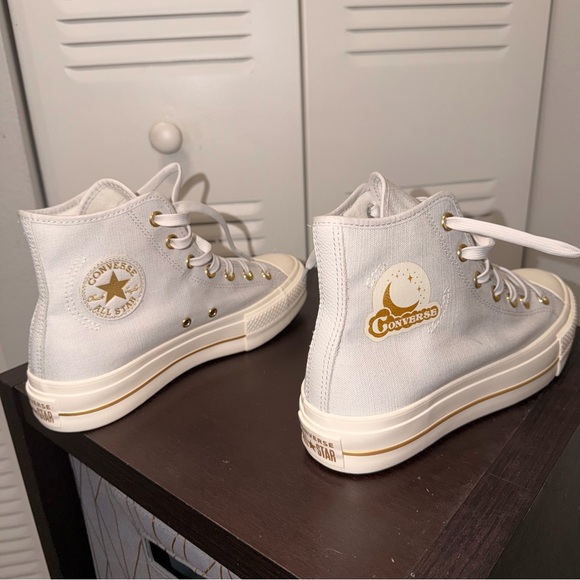 Converse Chuck Taylor Women's High-Top Sneakers In White and Gold Size 9 - Picture 4 of 7